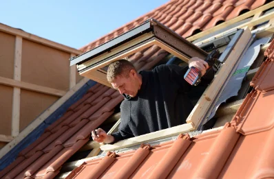 Pose de fenêtres de toit Velux à Hundling